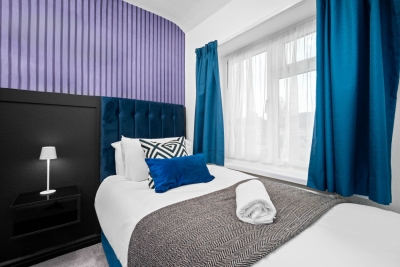 Stylish 3 Bedroom House - Garden - Parking