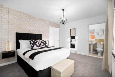 Stylish 3 Bedroom House - Garden - Parking