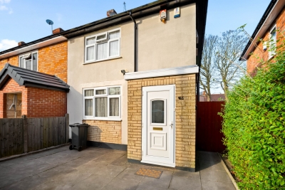Stylish 3 Bedroom House - Garden - Parking