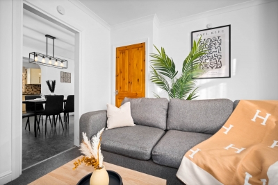 Stylish 3 Bedroom House - Garden - Parking