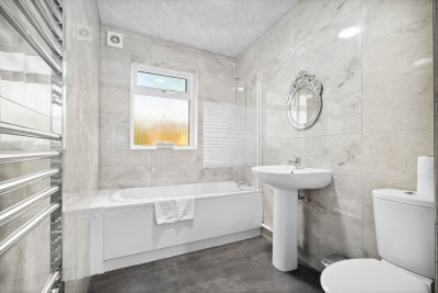 Stylish 3 Bedroom House - Garden - Parking