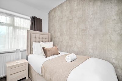 Stylish 3 Bedroom House - Garden - Parking