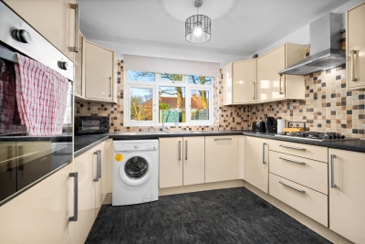 Stylish 3 Bedroom House - Garden - Parking