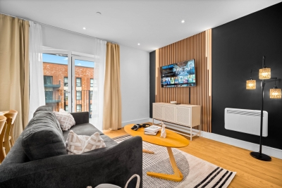 Stylish 2 Bed Apartment * 2 Bathrooms * Balcony