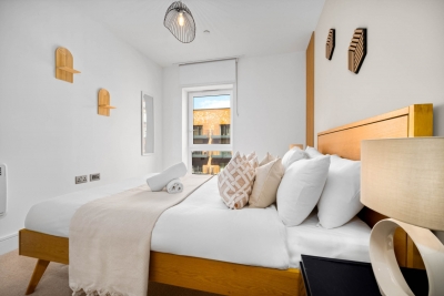 Stylish 2 Bed Apartment * 2 Bathrooms * Balcony