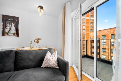 Stylish 2 Bed Apartment * 2 Bathrooms * Balcony