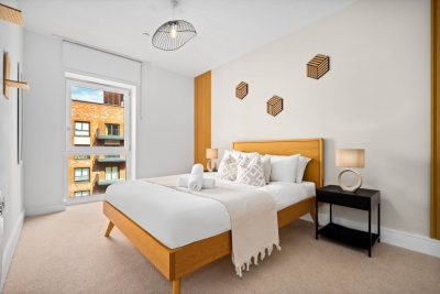 Stylish 2 Bed Apartment * 2 Bathrooms * Balcony