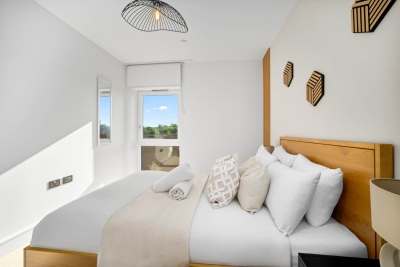 Stylish 2 Bedroom Apartment - Balcony - Fast WiFi