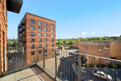 Stylish 2 Bedroom Apartment - Balcony - Fast WiFi