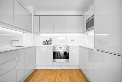 Stylish 2 Bedroom Apartment - Balcony - Fast WiFi