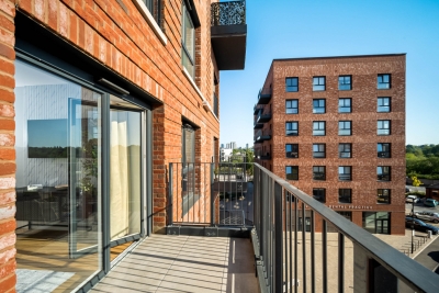 Stylish 2 Bedroom Apartment - Balcony - Fast WiFi