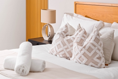 Stylish 2 Bedroom Apartment - Balcony - Fast WiFi