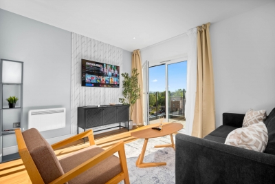 Stylish 2 Bedroom Apartment - Balcony - Fast WiFi