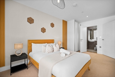 Stylish 2 Bedroom Apartment - Balcony - Fast WiFi