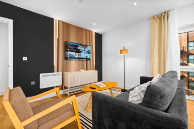 Stylish 2 Bedroom Apartment * Balcony * Fast Wi-Fi