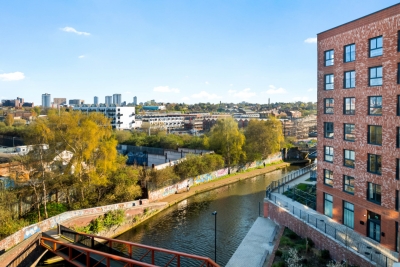 Stylish 2 Bedroom Apartment * Balcony * Fast Wi-Fi