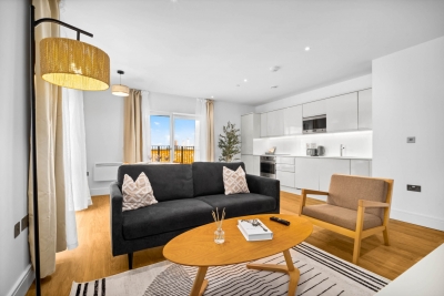 Stylish 2 Bedroom Apartment * Balcony * Fast Wi-Fi