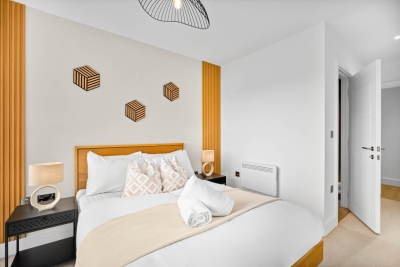 Stylish 2 Bedroom Apartment * Balcony * Fast Wi-Fi
