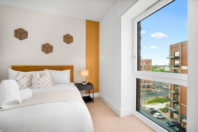 Stylish 2 Bedroom Apartment * Balcony * Fast Wi-Fi