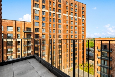 Stylish 2 Bedroom Apartment * Balcony * Fast Wi-Fi