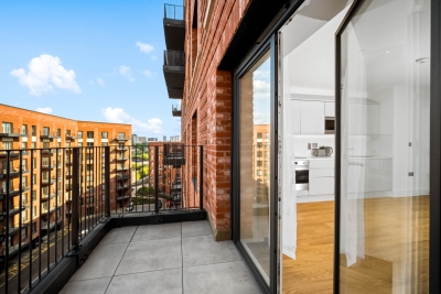 Stylish 2 Bedroom Apartment * Balcony * Fast Wi-Fi