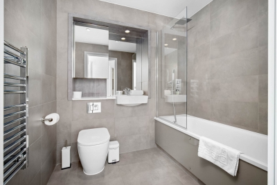 Stylish 2 Bedroom Apartment * Balcony * Fast Wi-Fi