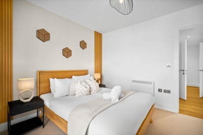 Luxury 2 Bedroom Apartment - Juliet Balcony - Fast WiFi - Netflix