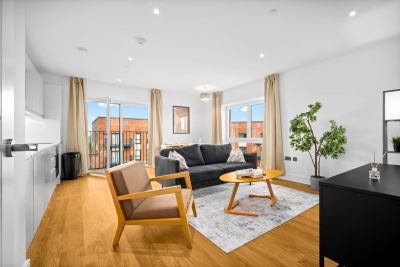 Luxury 2 Bedroom Apartment - Juliet Balcony - Fast WiFi - Netflix