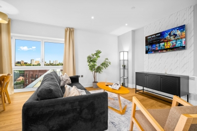 Luxury 2 Bedroom Apartment - Juliet Balcony - Fast WiFi - Netflix