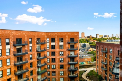 Luxury 2 Bedroom Apartment - Juliet Balcony - Fast WiFi - Netflix