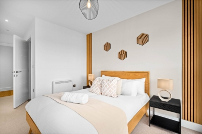Luxury 2 Bedroom Apartment - Juliet Balcony - Fast WiFi - Netflix