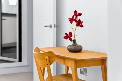 Stylish 4 Bedroom Townhouse - Garden - Balconies - Parking
