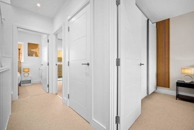 Stylish 4 Bedroom Townhouse - Garden - Balconies - Parking