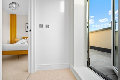 Stylish 4 Bedroom Townhouse - Garden - Balconies - Parking