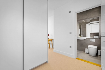 Stylish 4 Bedroom Townhouse - Garden - Balconies - Parking