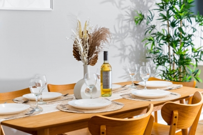 Stylish 4 Bedroom Townhouse - Garden - Balconies - Parking