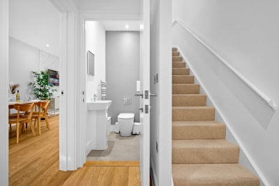 Stylish 4 Bedroom Townhouse - Garden - Balconies - Parking