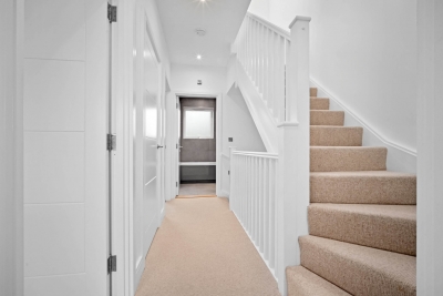 Stylish 4 Bedroom Townhouse - Garden - Balconies - Parking