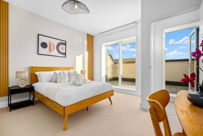 Elegant Four Bedroom Townhouse - Garden - Balconies - Parking
