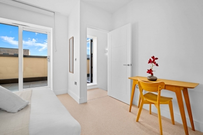 Elegant Four Bedroom Townhouse - Garden - Balconies - Parking