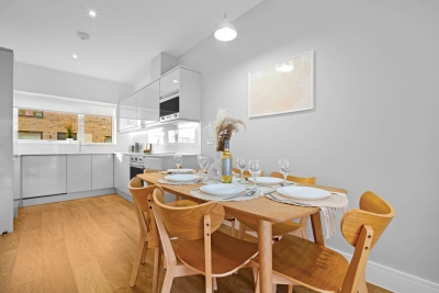 Elegant Four Bedroom Townhouse - Garden - Balconies - Parking