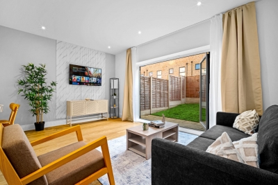 Elegant Four Bedroom Townhouse - Garden - Balconies - Parking