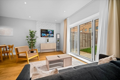 Elegant Four Bedroom Townhouse - Garden - Balconies - Parking