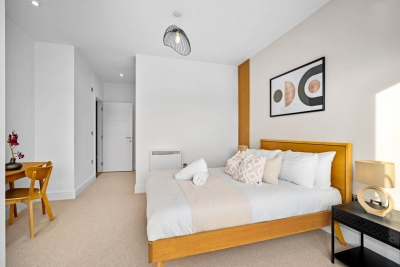 Elegant Four Bedroom Townhouse - Garden - Balconies - Parking