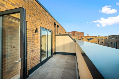 Elegant Four Bedroom Townhouse - Garden - Balconies - Parking