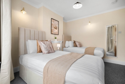 Modern Four Bedroom House - Garden - Parking - Great Barr