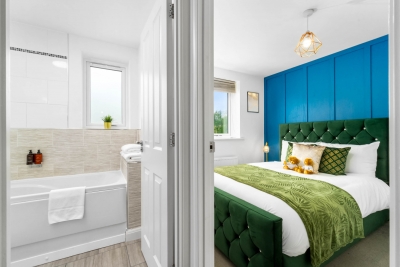 Elegant Three Bedroom House - Parking - Garden