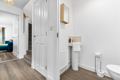 Elegant Three Bedroom House - Parking - Garden