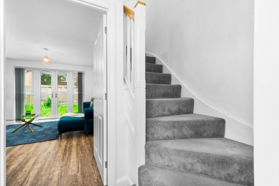 Elegant Three Bedroom House - Parking - Garden