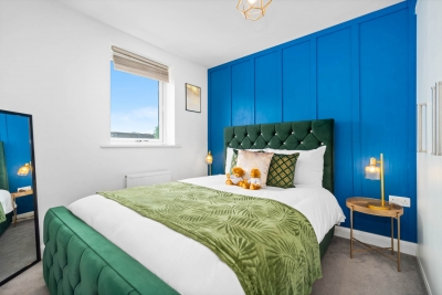 Elegant Three Bedroom House - Parking - Garden